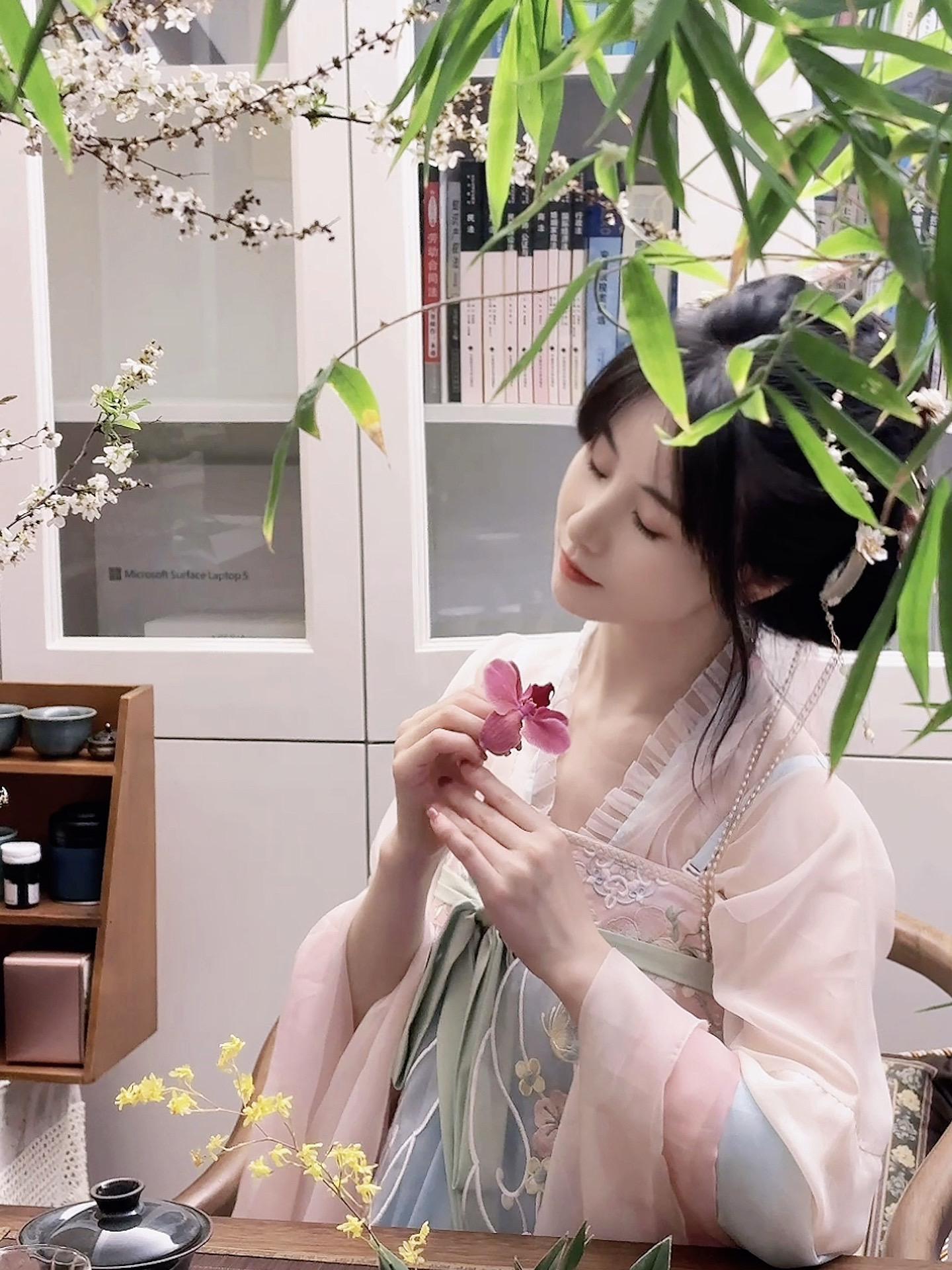 为何却断了情伤了心.