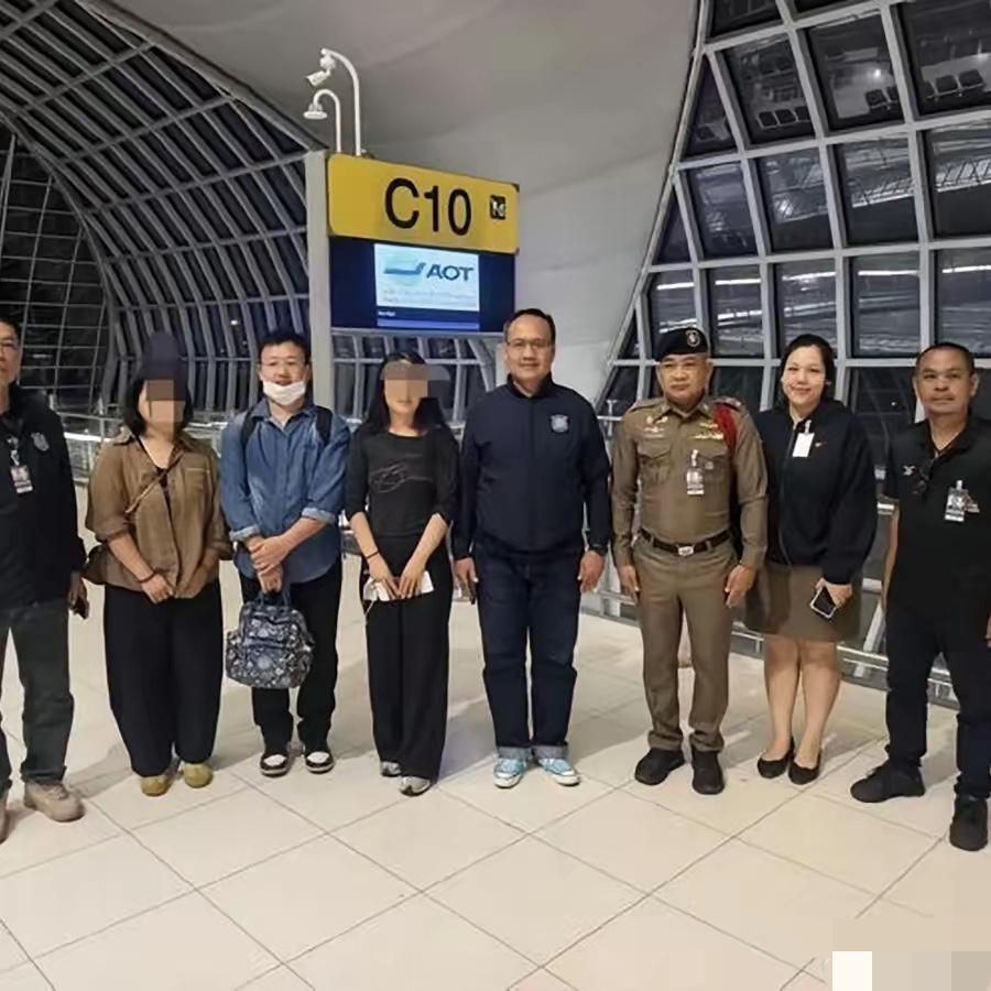 “太让人揪心了！”泰国曼谷，三名国人赴曼谷旅游，其中一名男子因感冒留在宾馆休息，