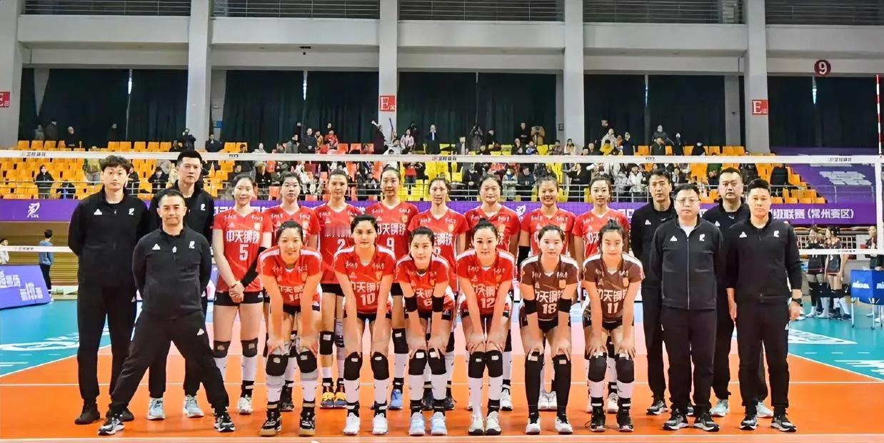 江苏女排获得#2023-2024中国女子排球超级联赛#季军！
三四名排位赛第二场