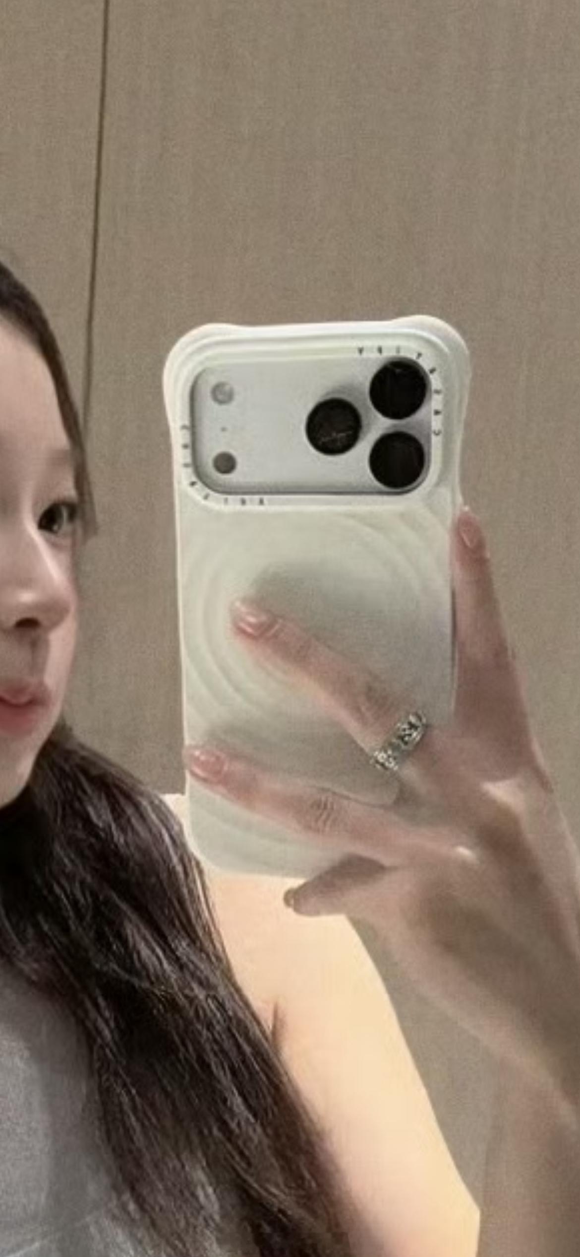 银色iPhone 17 Pro Max还挺好看的！ ​​​