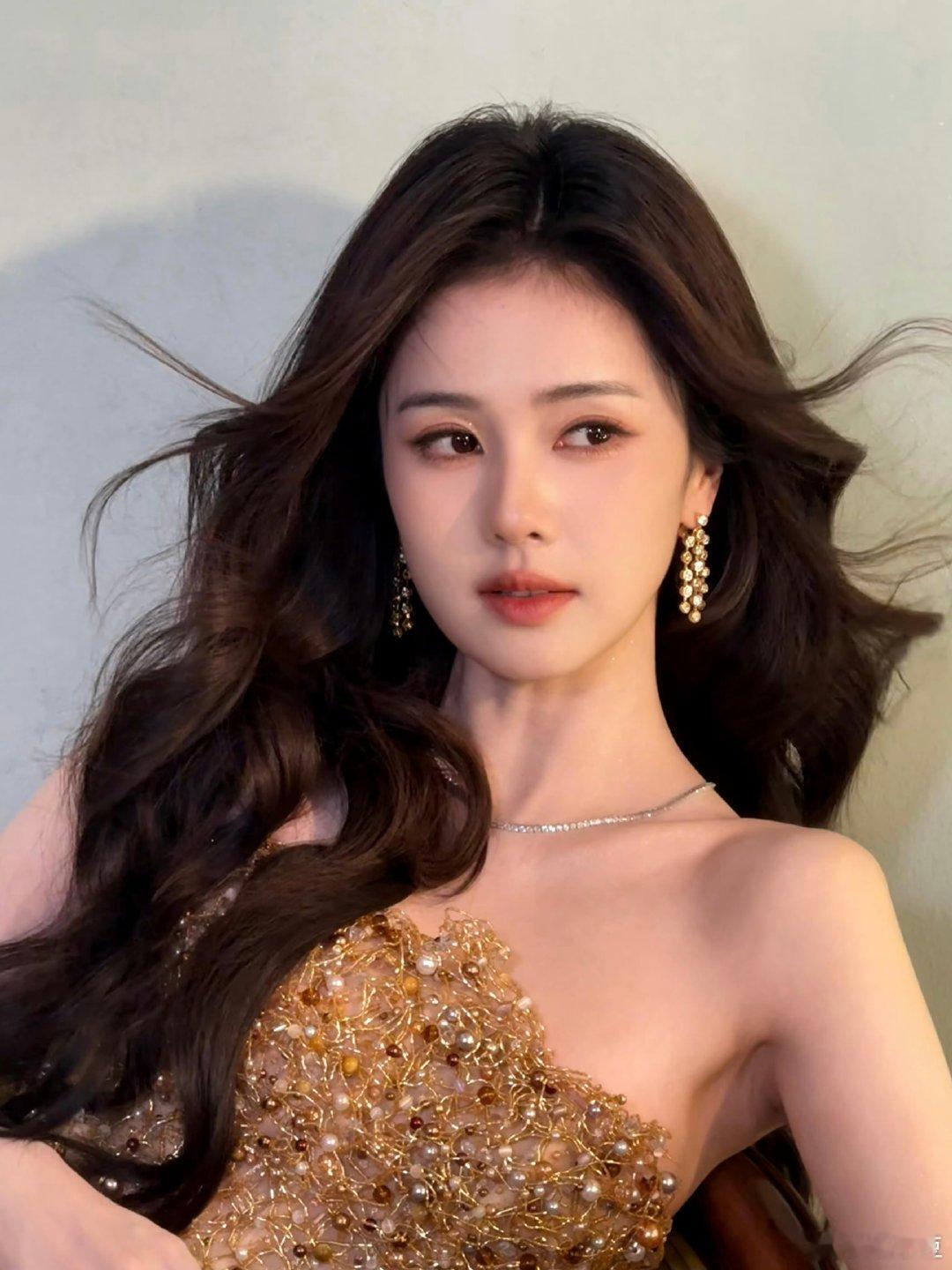 白鹿提到剧里最虐的一段林玉芬心疼白鹿感觉白鹿每次演的剧都好虐啊；骗我的眼泪 