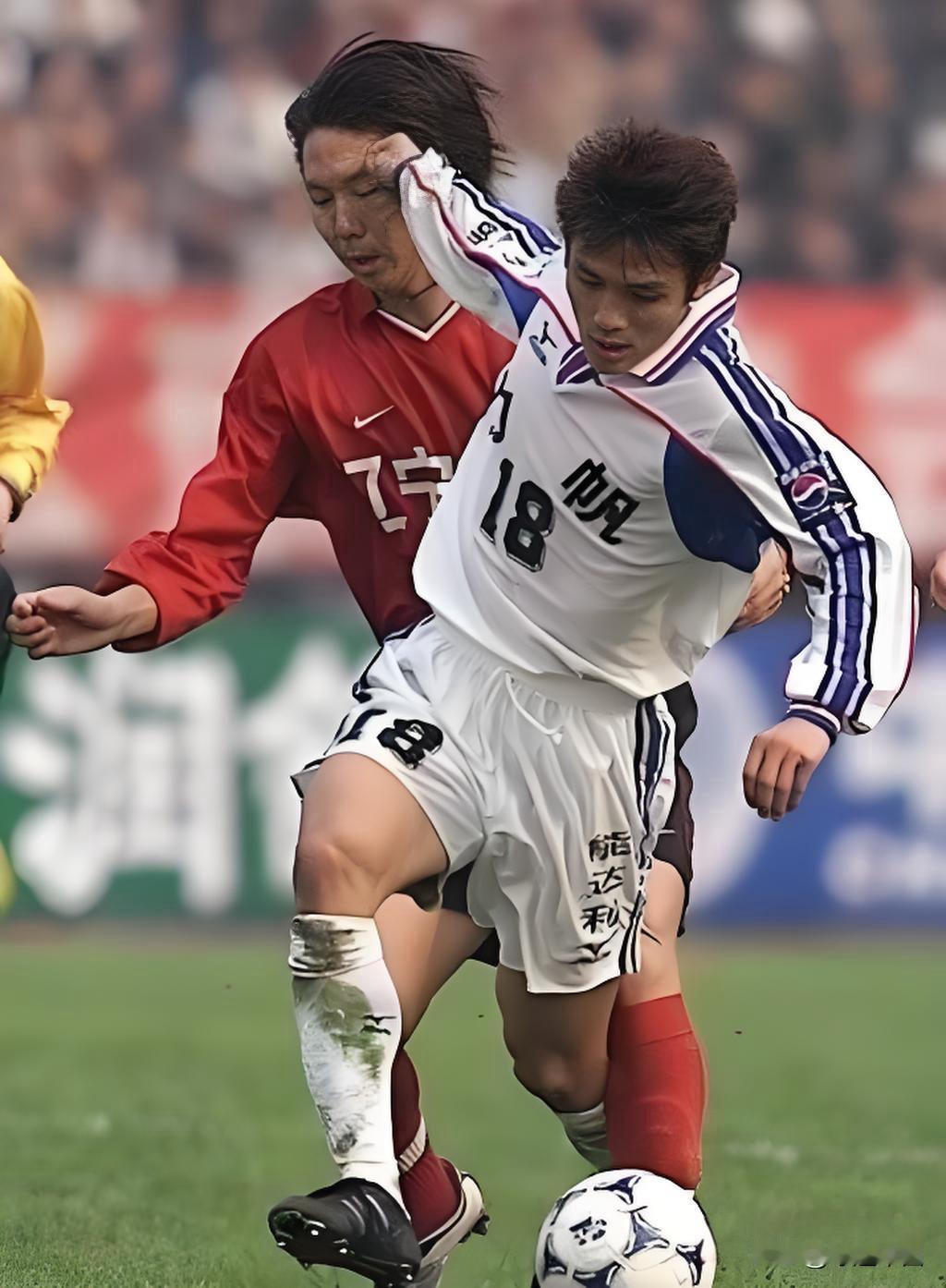 江晖：能跟着球队一路拼进2000年足协杯决赛，说实话我心里满是底气。从半决赛赢下