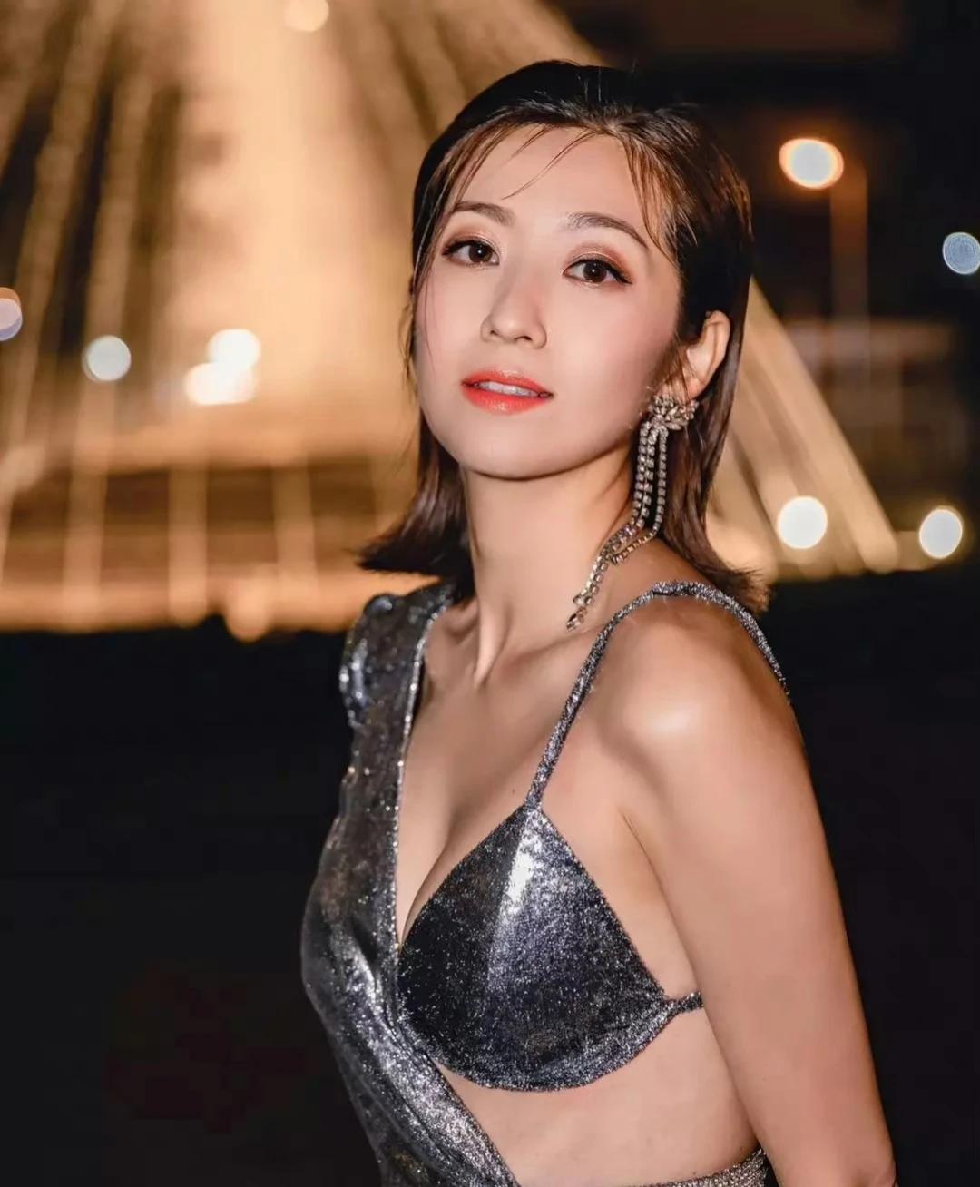 香港网民严选的9大最想娶女星，满满的怀旧。

41岁的陈自瑤        55