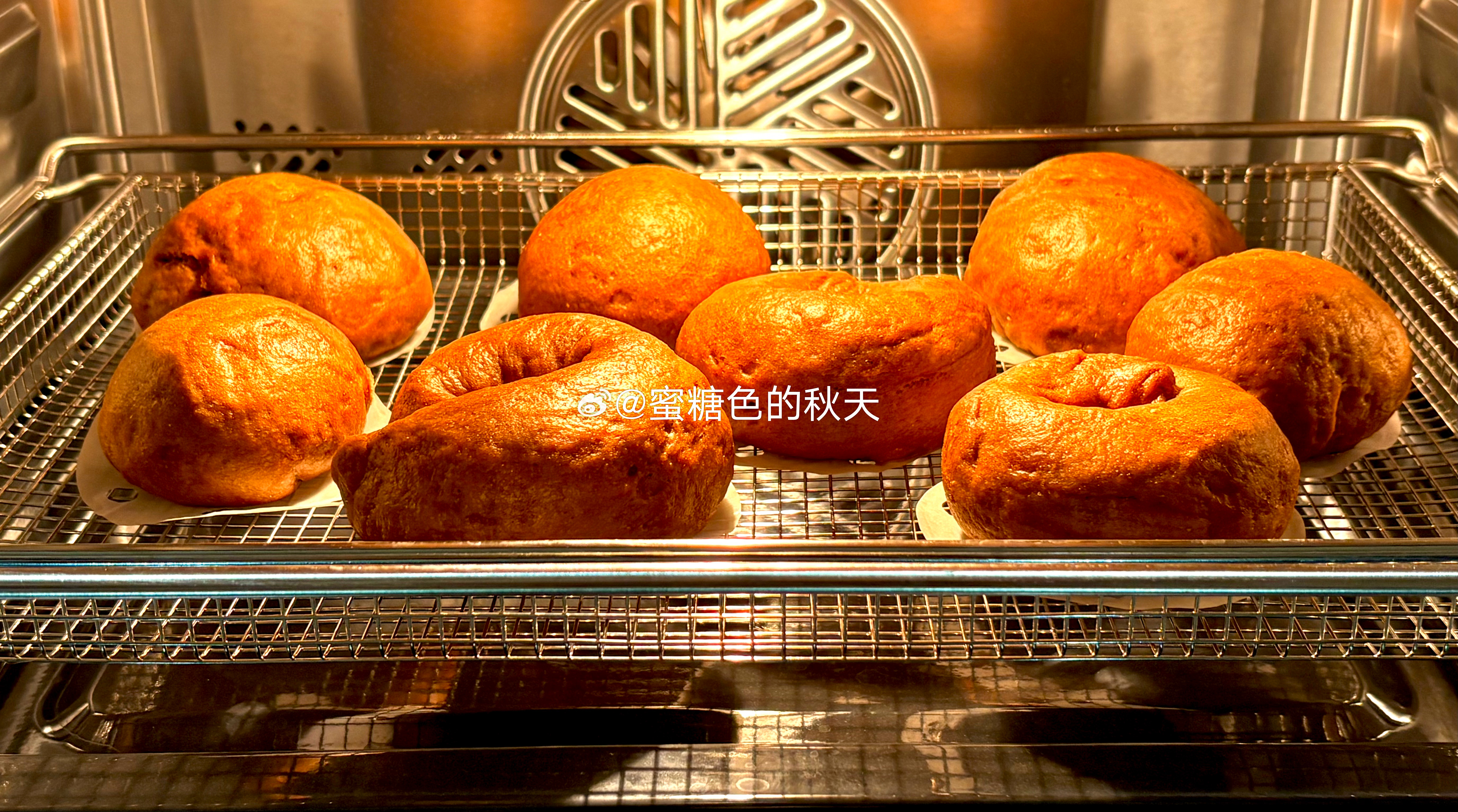 全麦面粉和红糖并不是最佳组合，只是为了消库存。外观做的不好看，但口味还不错的红糖