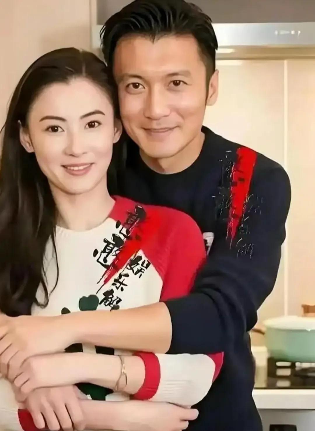 这是谢霆锋和张柏芝刚结婚那会，俊男美女，天造地设的一对！长的很有夫妻相，跟王菲没