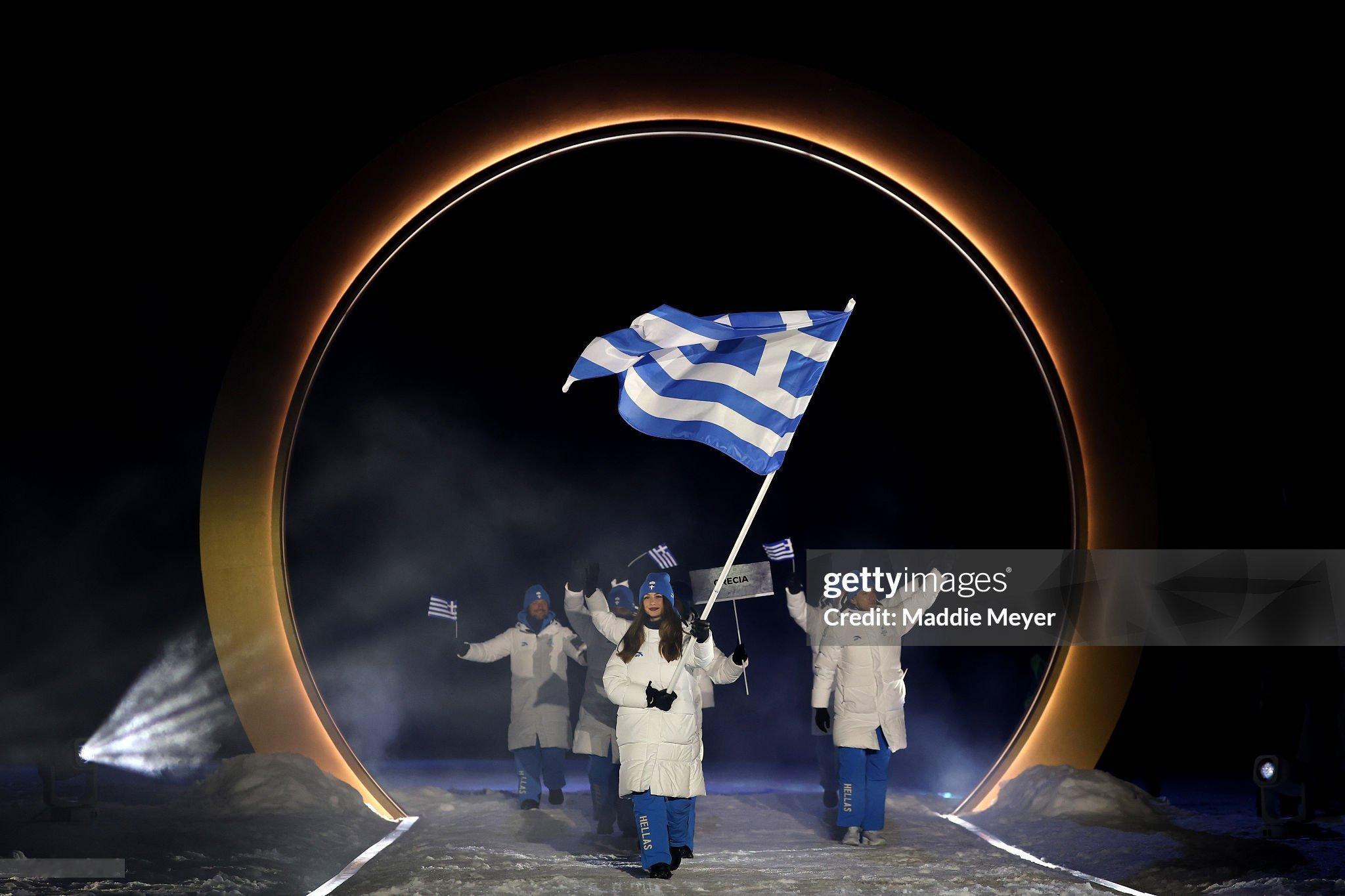 米兰开幕首支队伍出场穿的是安踏 昨天立的FLAG，今天3点好歹没鸽！今年开幕式衣