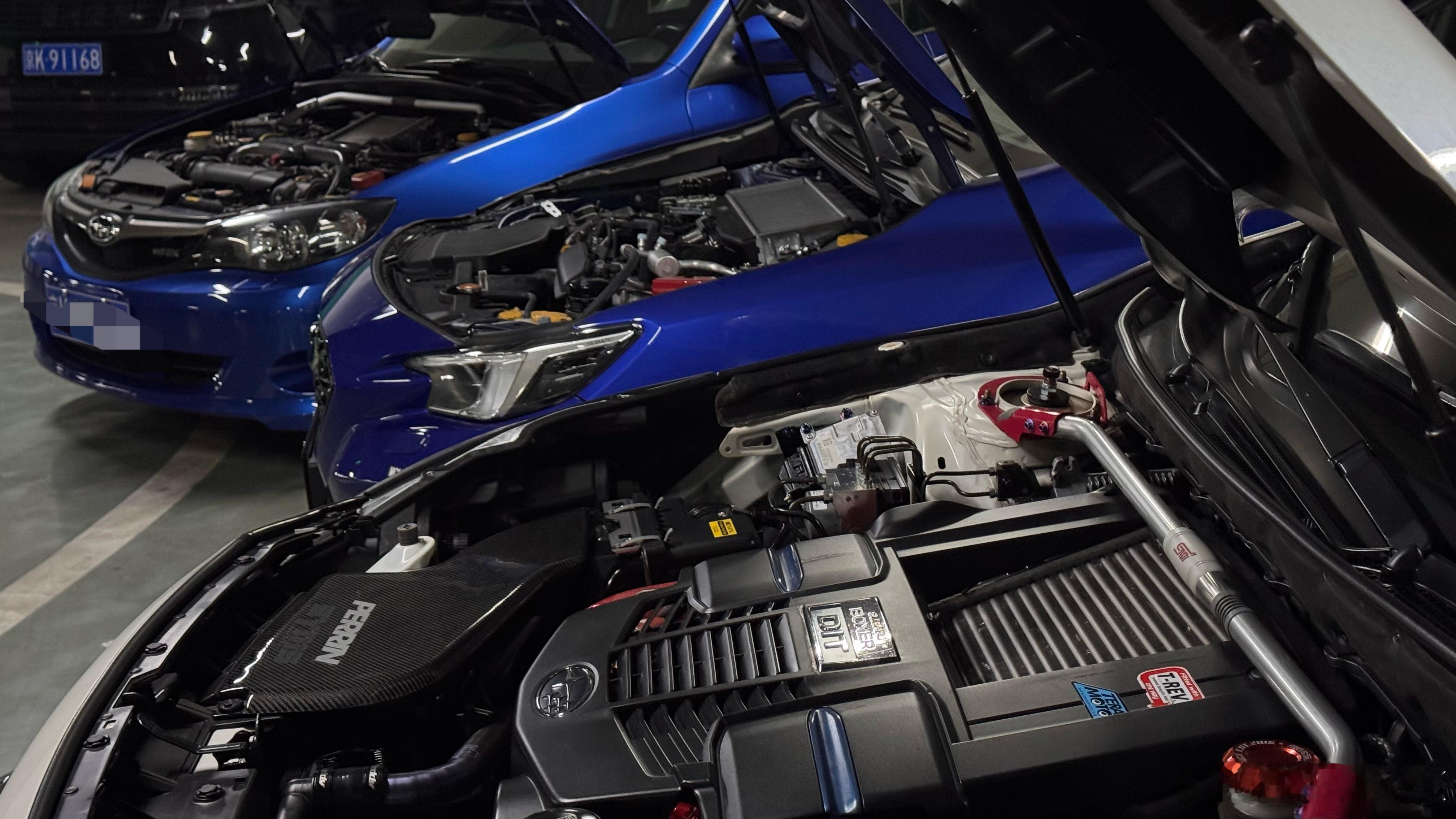 带中冷的斯巴鲁才有恋爱的感觉习惯了STI，现在回看纯WRX素素的小尾翼，挺有感觉