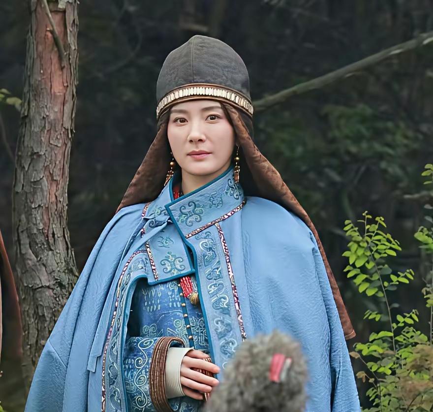 杨幂：丑，和我有什么关系。

杨幂新剧，未播先被网友嘲：39岁的杨幂真乃“太后”