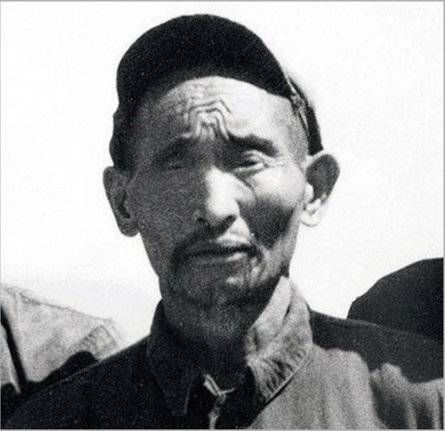 1952年，解放军在大凉山抓到一个独眼土匪，审讯后军区首长震惊：这不就是17年前