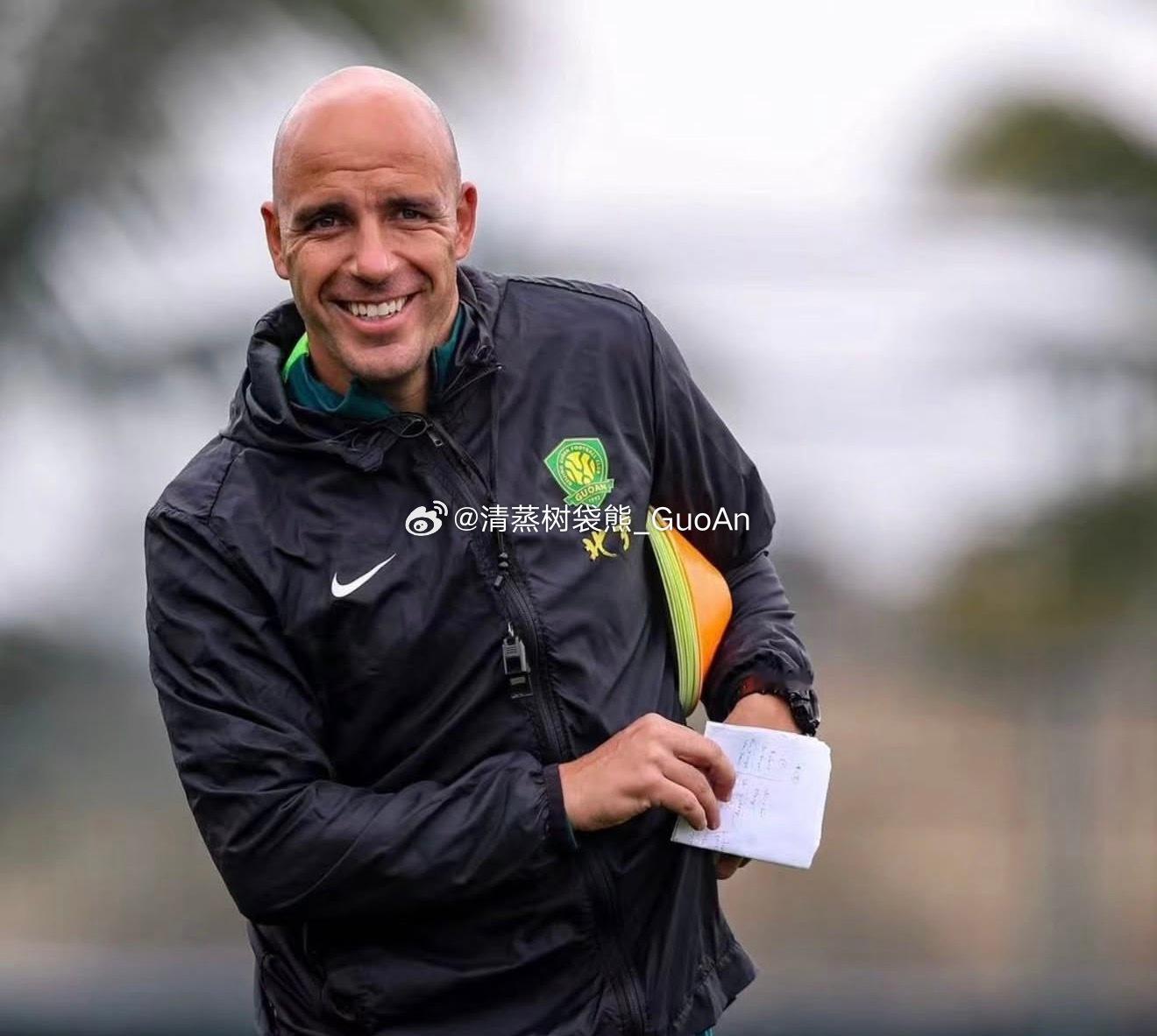 国安助理教练菲利佩·佩德罗更新社媒：海口阶段的训练步入尾声。两周紧张的工作，以一