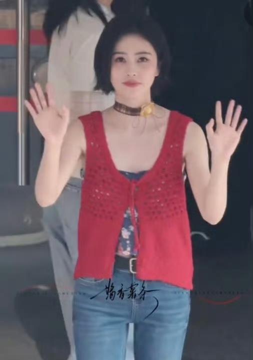 白鹿新剧的造型挺一般的，感觉这个搭配有点太朴素了[捂脸]不过我也不清楚这个角色是