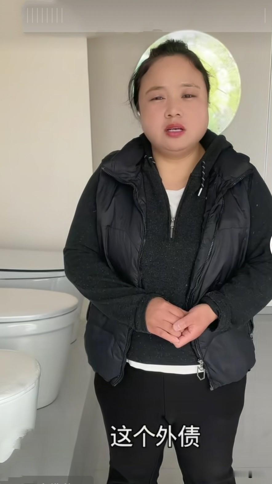 现在才知道，丹丹为什么心甘情愿，替鹏鹏还债了。

原来鹏鹏是用丹丹的手机贷的款，