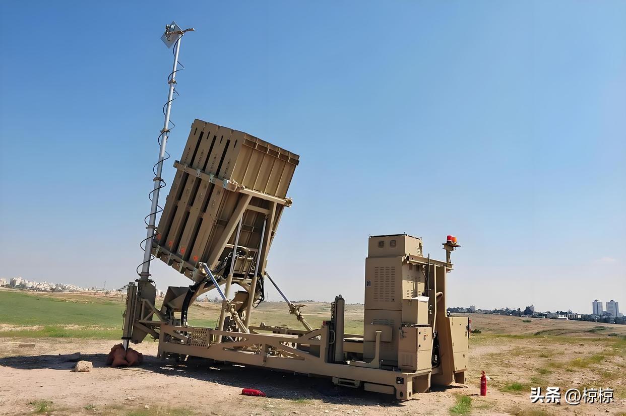 网上很多文字或视频在传递一个信息，那就是“以色列的铁穹防御系统已经失效”。
事实