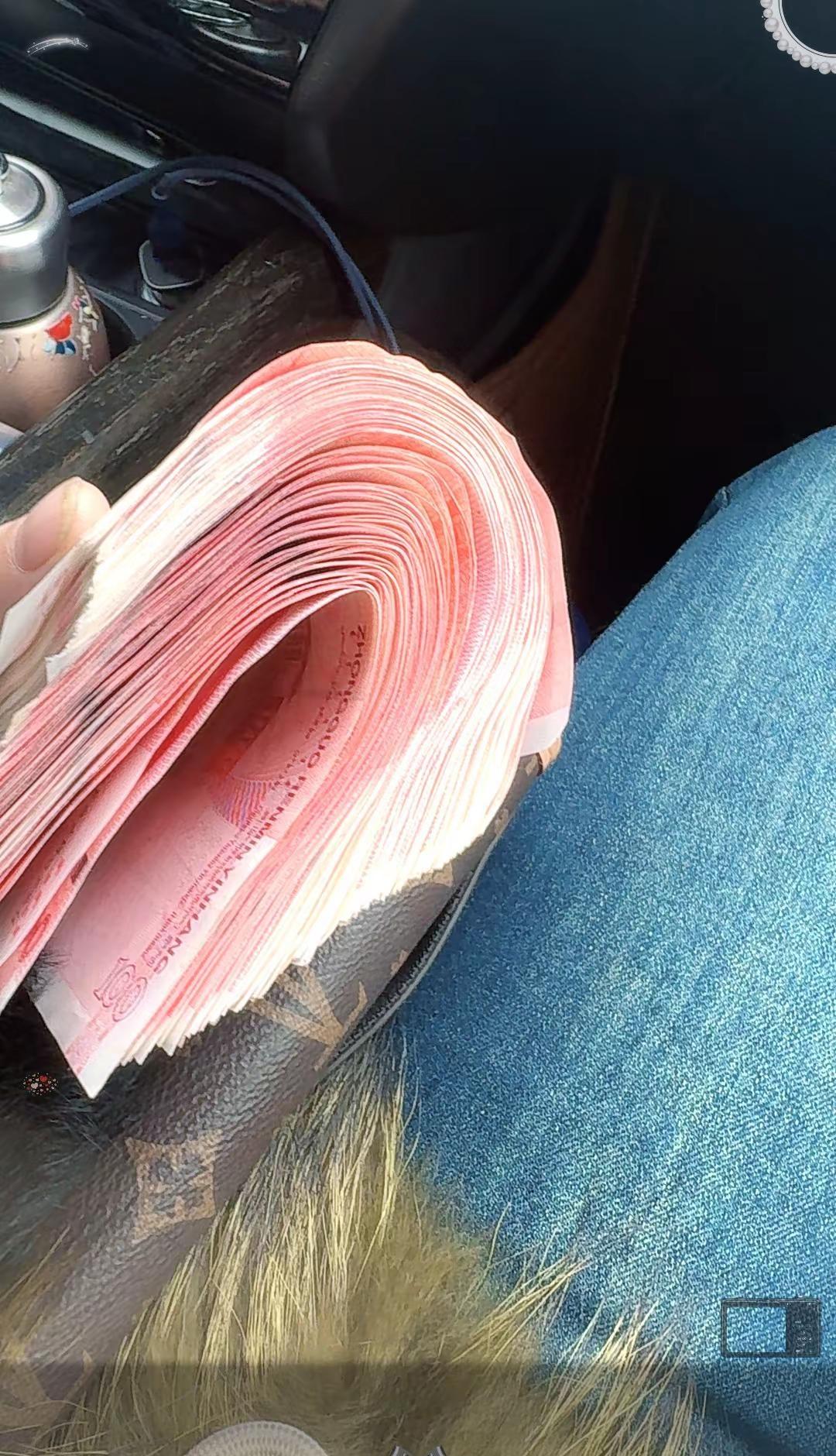 这一年来，跟自己说一声，辛苦了😀 马上放假了，拿一个月工资去买一件貂穿😆 安