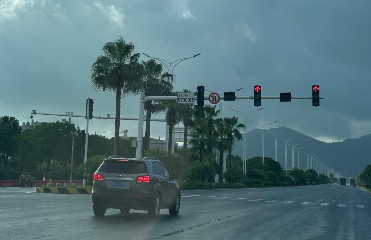 误闯红灯应急指南：3步处理+申诉攻略，避免6分罚款
误闯红灯判定需电子眼抓拍三张