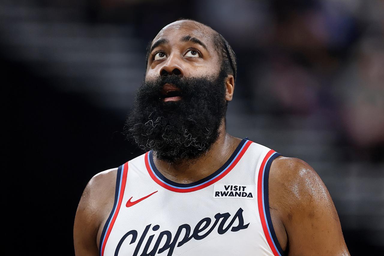 杜兰特：三弟，你这带着病拿下30+三双，没拿下比赛，不能怪你了吧？？？
哈登：反