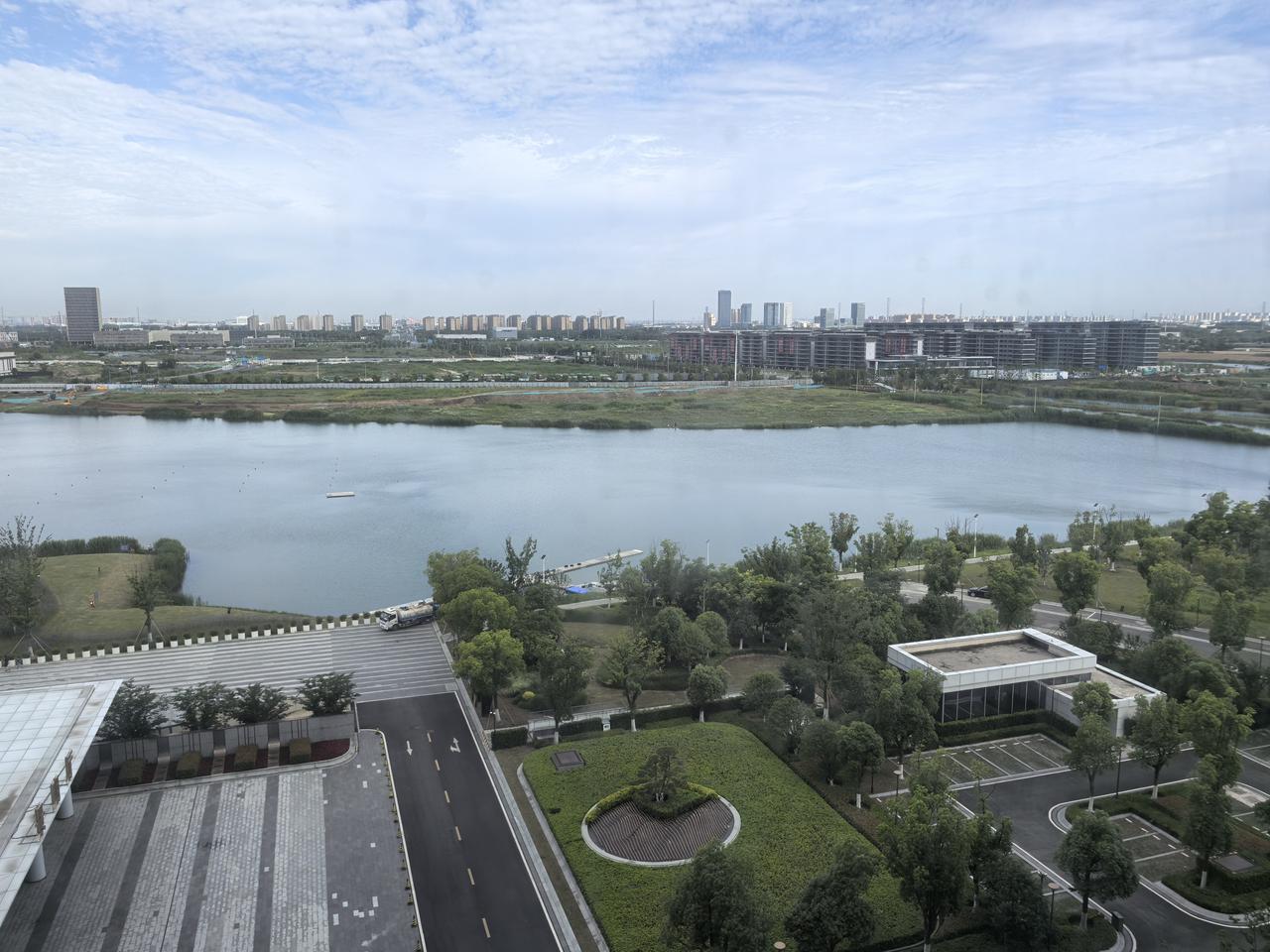 来到了苏州，宾馆外景色怡人，今天不扯闲篇，要参加中国计算机学会主办的科普大会，我