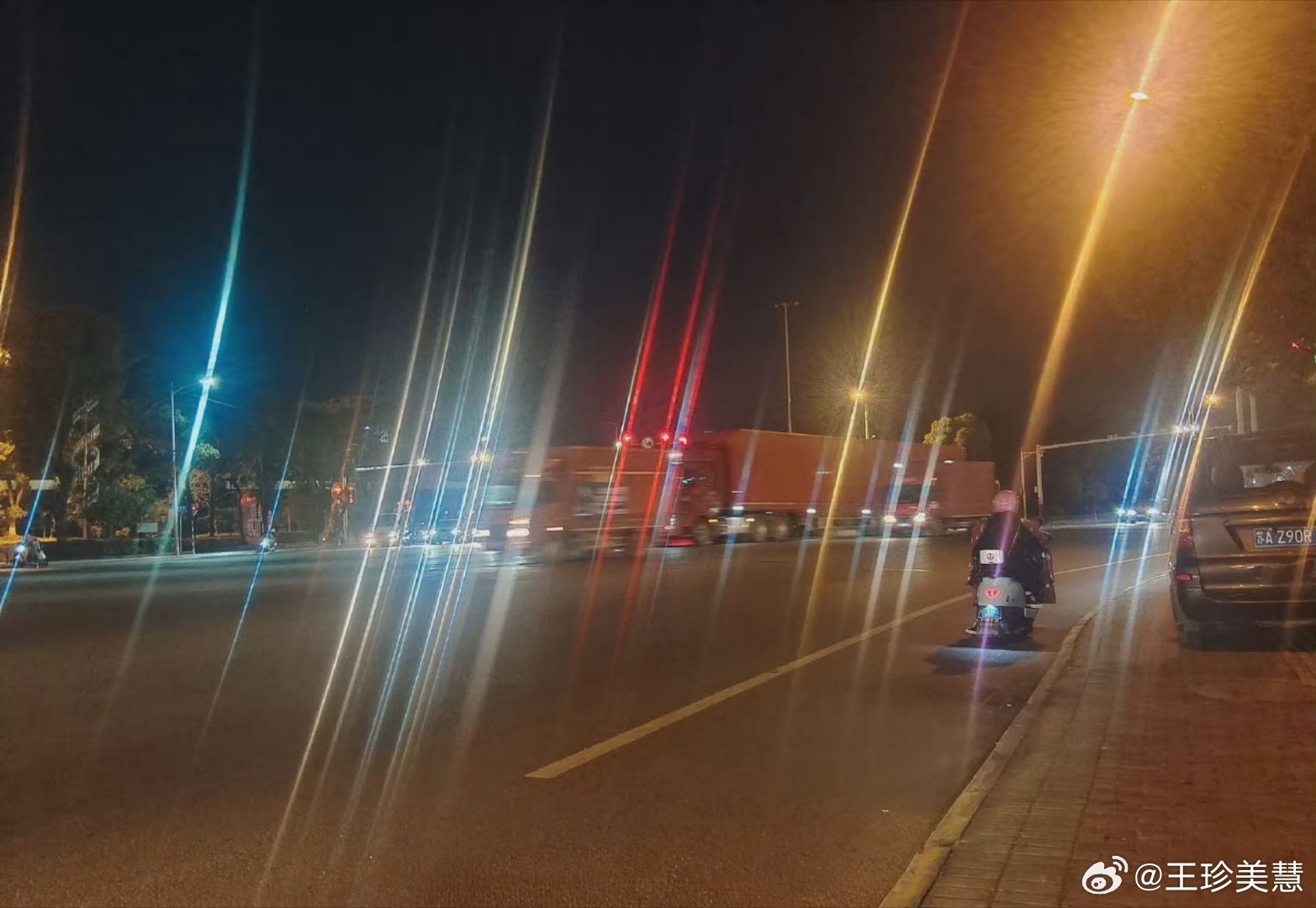 近视散光人群开夜车的视角我还以为大家都是这样没想到只有我晚上是这种