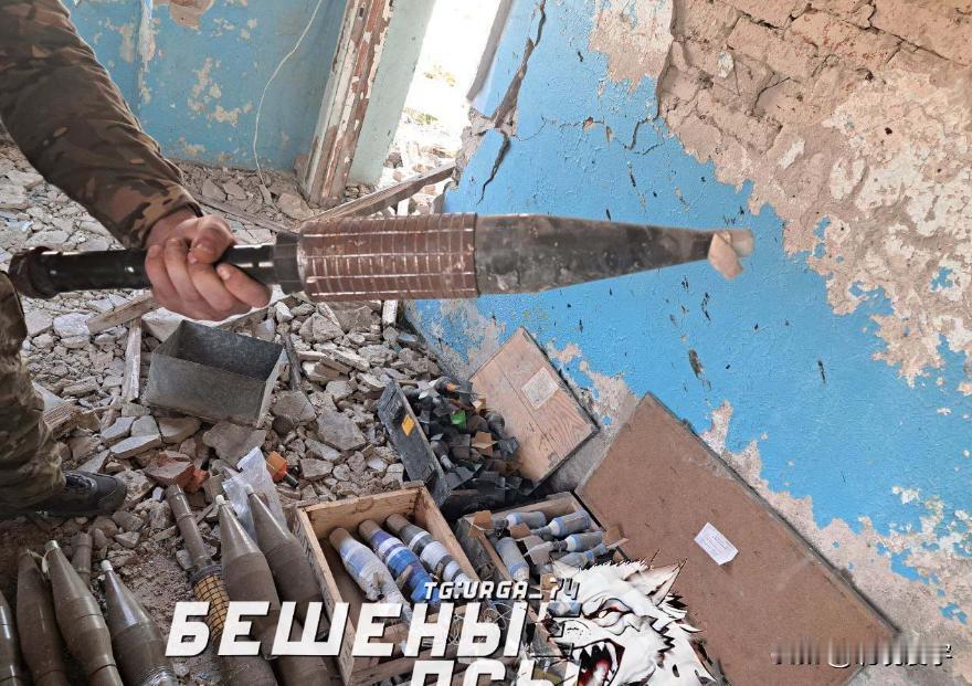 4月10日，俄军展示了在阿瓦迪夫卡战场，缴获了乌克兰军队无人机小组遗弃的，一些安