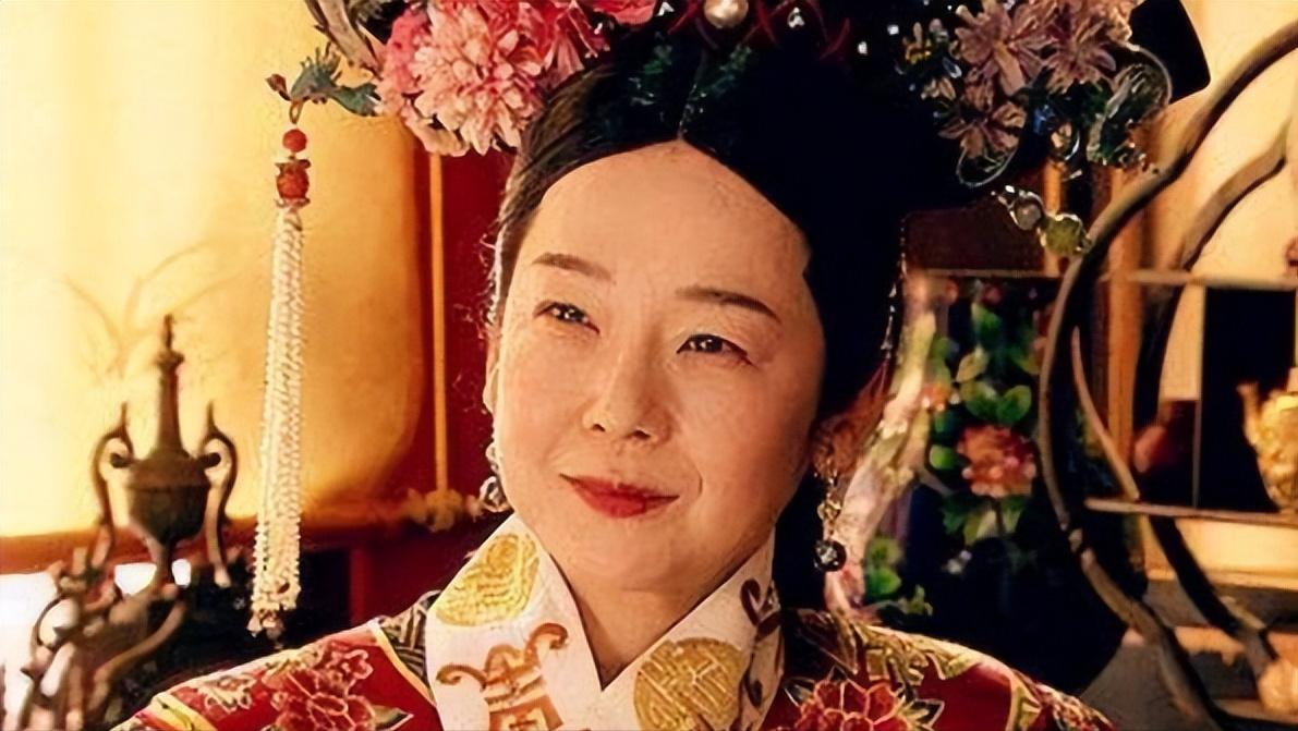 1896年，一个小太监颤抖着双手，把一样东西捧到慈禧太后面前。下一秒，慈禧勃然大