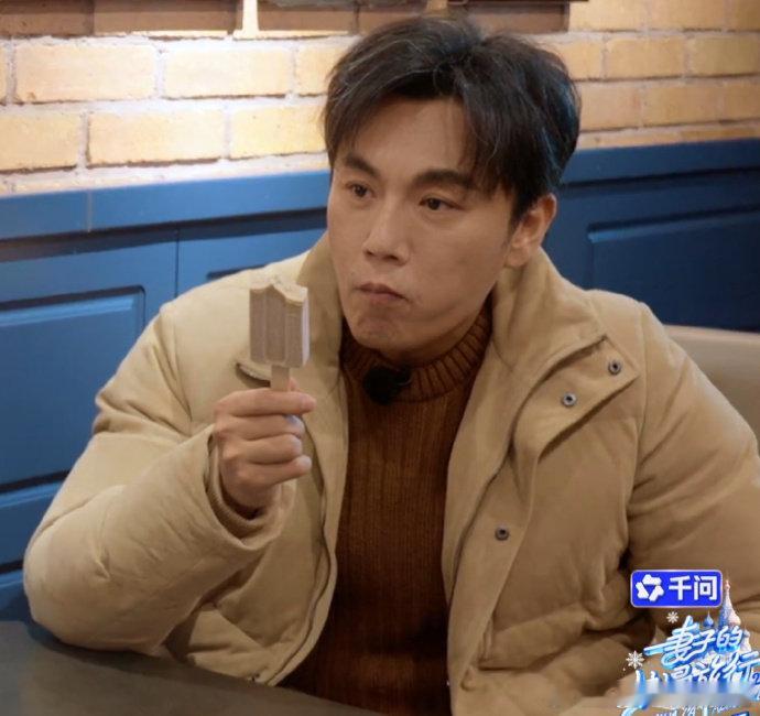 秦昊自找不舒服 队医：你可以闭目养神。秦昊：不行，我要让 AI 给我评理！昊哥这