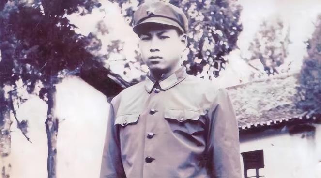1945年，新四军侦察员不幸被捕，鬼子让翻译上前审问，谁知，翻译侦察员杀了侦察员