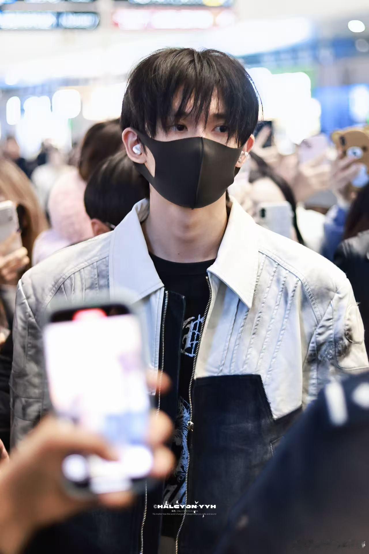 余宇涵肩宽 帅气与力量感并存，余宇涵的肩宽给他增添了无穷魅力，真心喜欢！ 