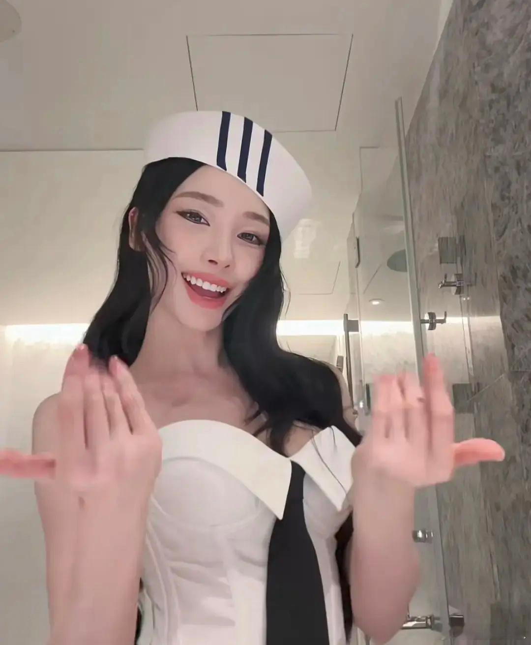 易梦玲怎么长这样了。。。？ ​​​
