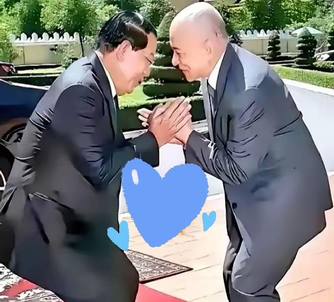 43万人，家没了。
​这仗打的，洪森找美国，美国不搭理；找邻居，邻居装没看见。