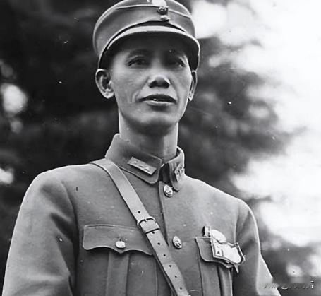 1932年1月28日，日本准备攻占上海时，我们的军队当中却出了一个狠人，他只下了