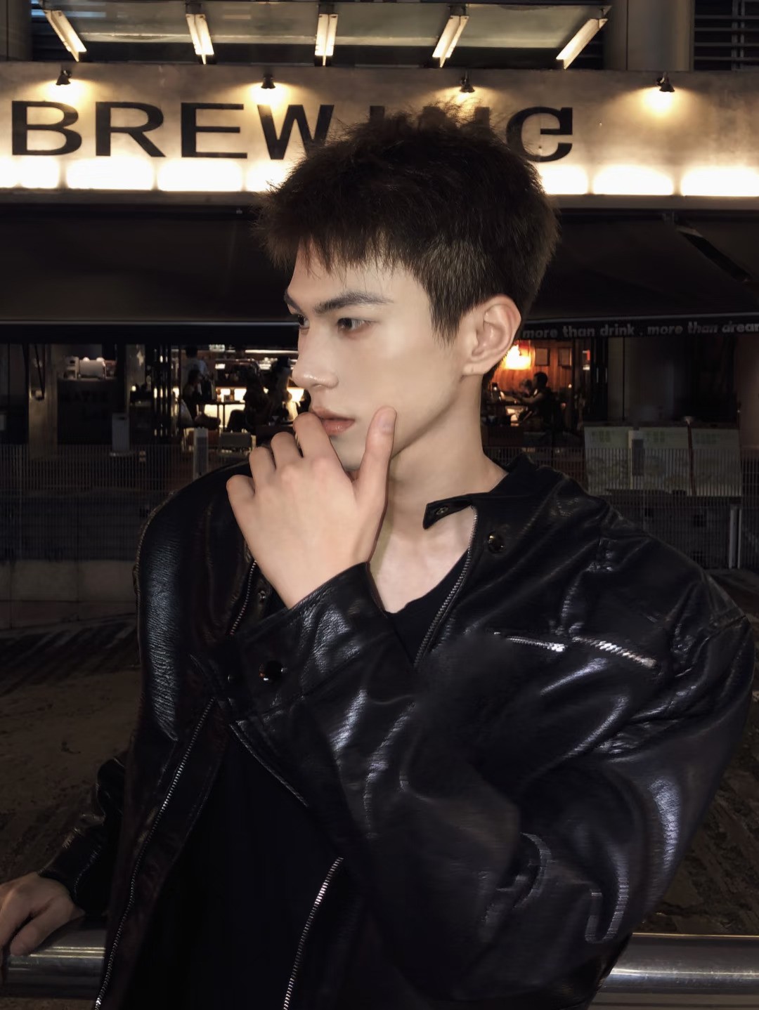 皮衣好适配港风.