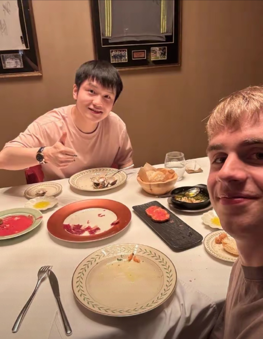 樊振东莫雷加德欧冠四分之一决赛将首次同队出战，二人巴黎奥运会交手后曾互换球衣樊振