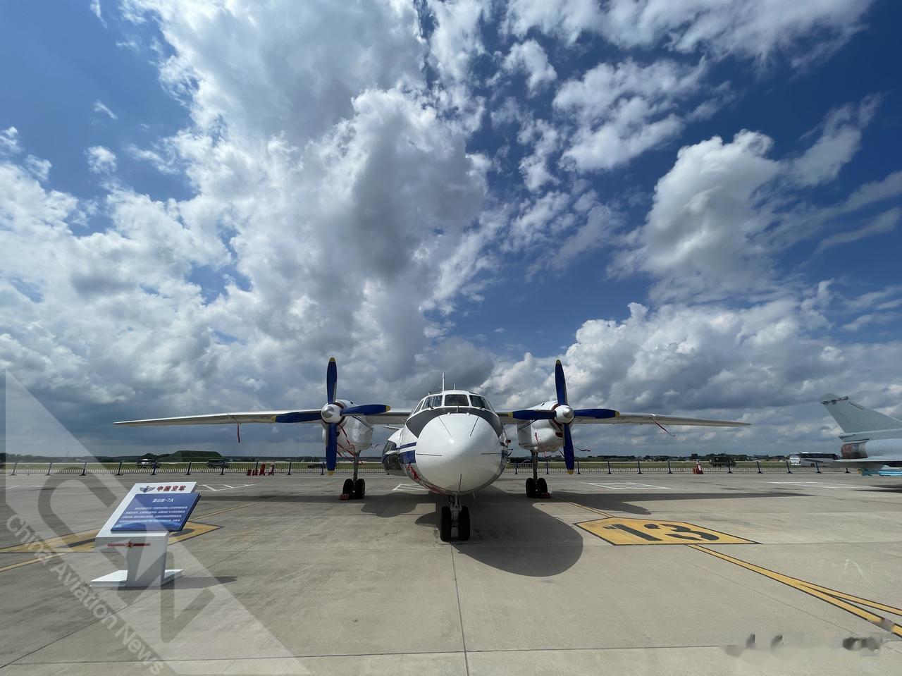 2023年空军航空开放活动·长春航空展，戳图感受轰运教7A在静态展区。