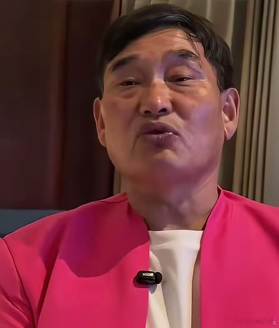 大衣哥朱之文我知道他最近很火，只是没想到，他能火到被各大主流媒体争相报道的程度。