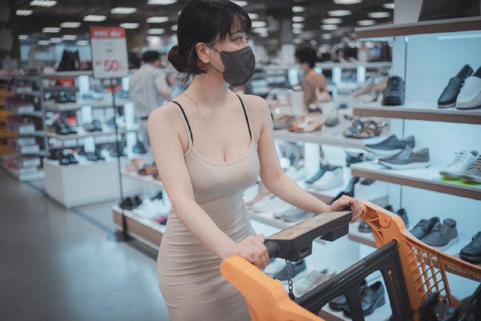 逛超市给男朋友买一些补品 ​​​