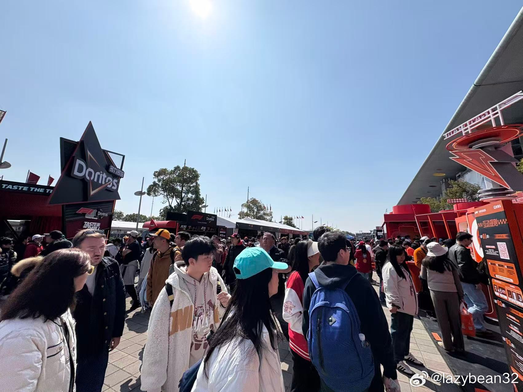 2026年F1中国大奖赛冲刺赛排位赛今日下午15:30在上海国际赛车场举行，新赛