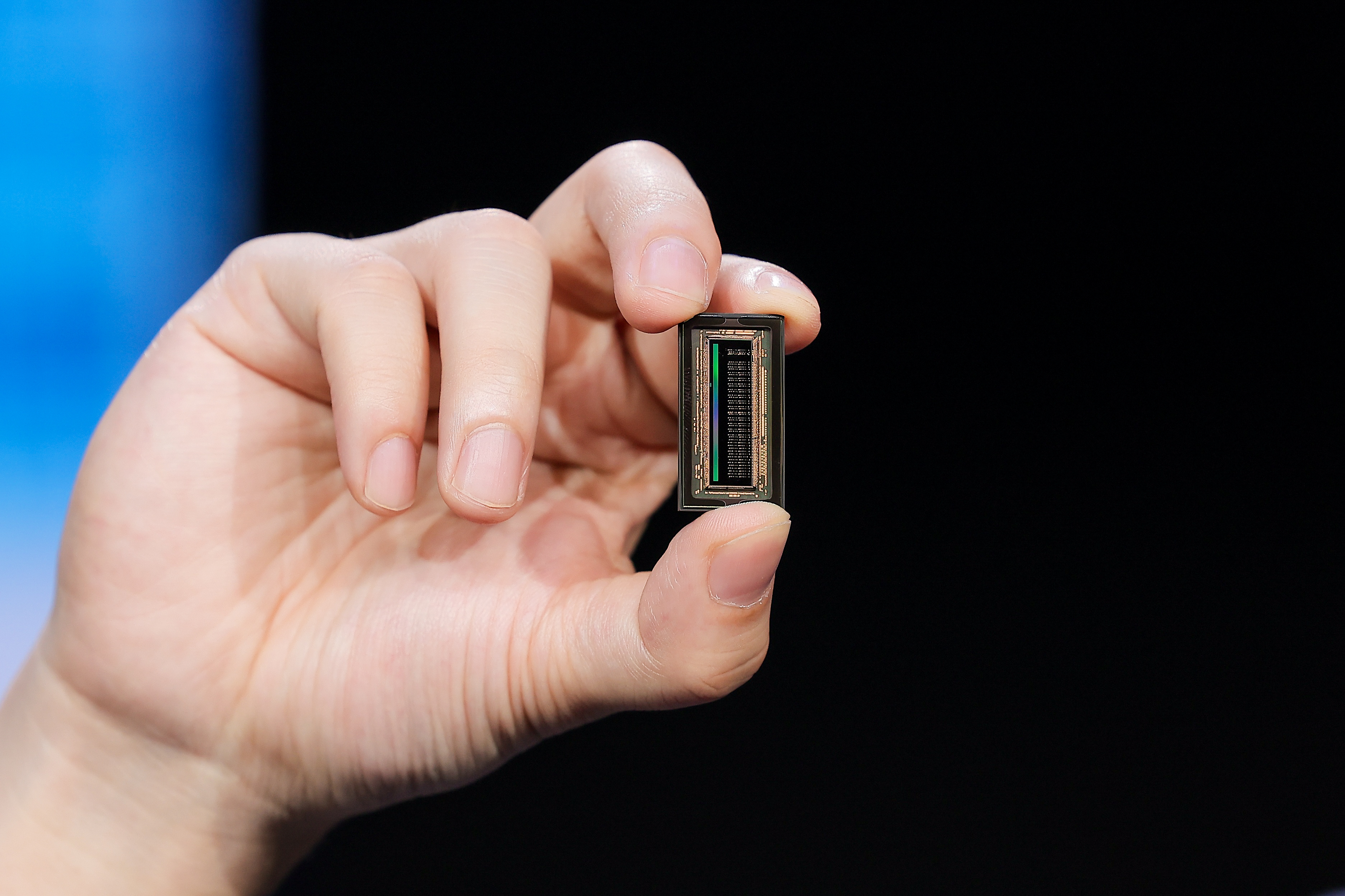 第一颗，窄面阵SPAD，2160线，2160x1900分辨率，2026年内量产；