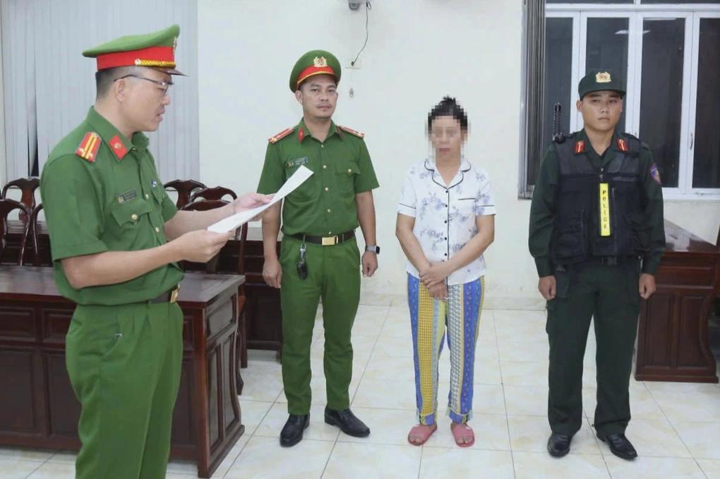 越南2人因在同奈省用瘦肉精喂养2,300多头猪而被起诉
购买瘦肉物质混入饲料喂养