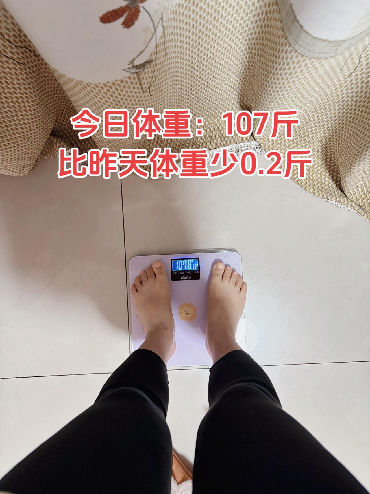 泪水打湿我的减脂餐，目标103斤，加油
今日减脂早餐：玉米+鸡蛋+坚果+番茄+豆