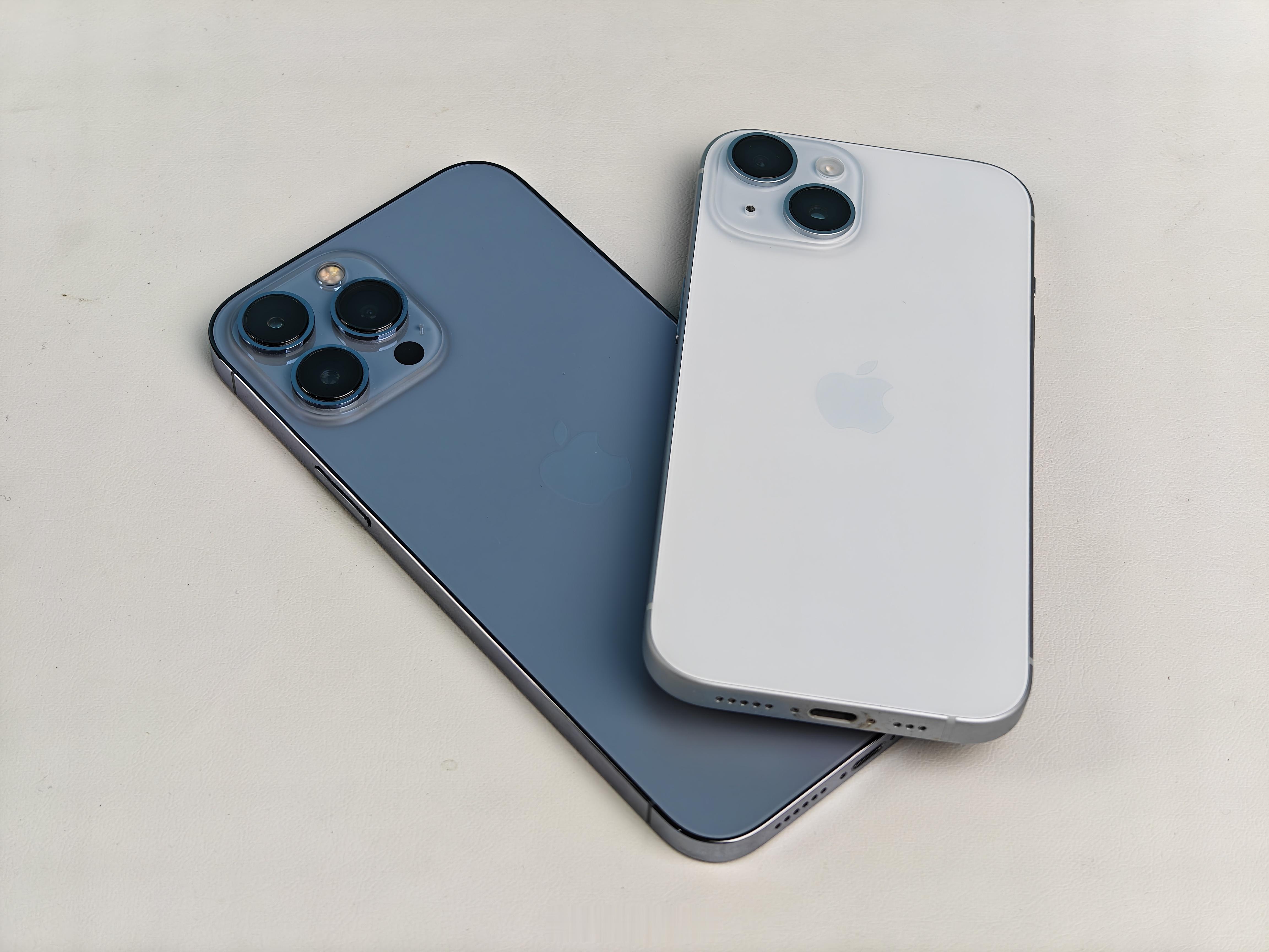 大家觉得这次iPhone会出什么新颜色呢？我觉得再来一个远峰蓝也不是不行[dog