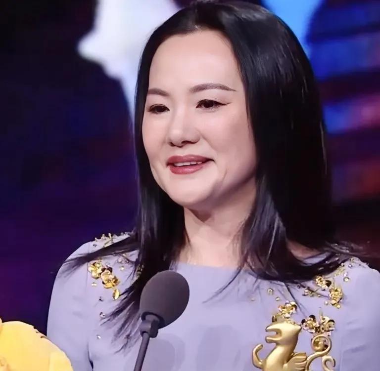 咏梅老了，但她在粉丝的心里永远都是美的。大学生电影节，她又被评为最喜爱的女演员，