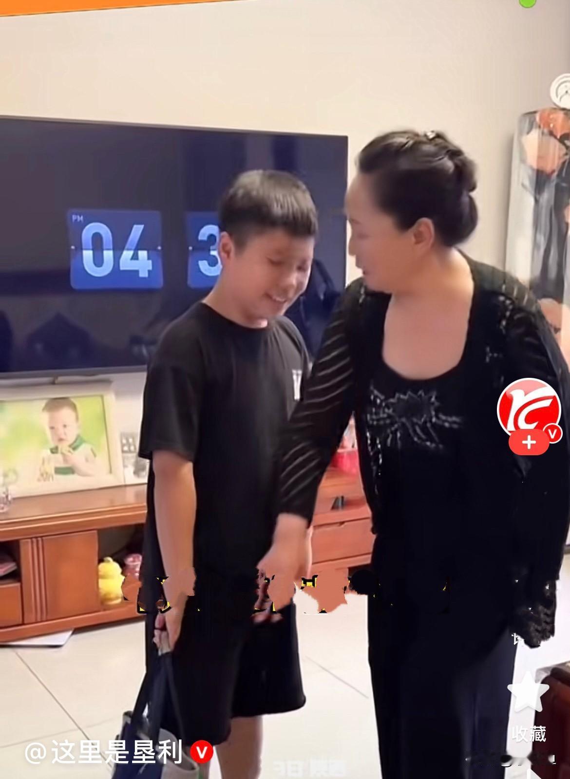 笑不活了……
近日，陕西一小男孩带着作业去奶奶家，本来是来写作业的，结果到了奶奶