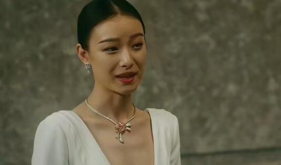 导演拍倪妮用上了插叙手法 以回忆为线索，用插叙缓缓道来人物心事。倪妮将情绪藏于细