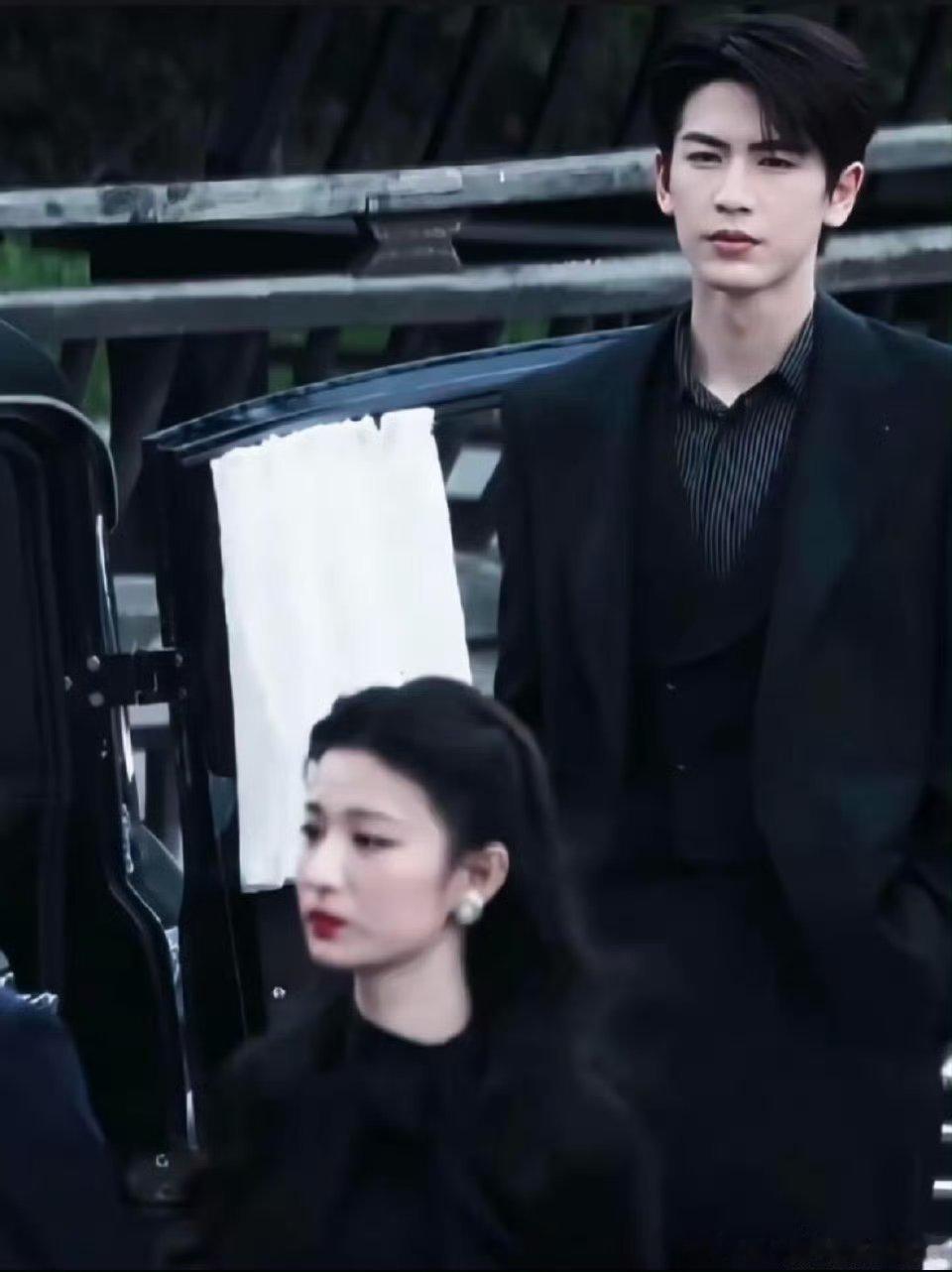 这样的婚礼内娱我从未见过背着出嫁，这南洋婚礼习俗真新奇，关键是任素素要嫁的还是慕