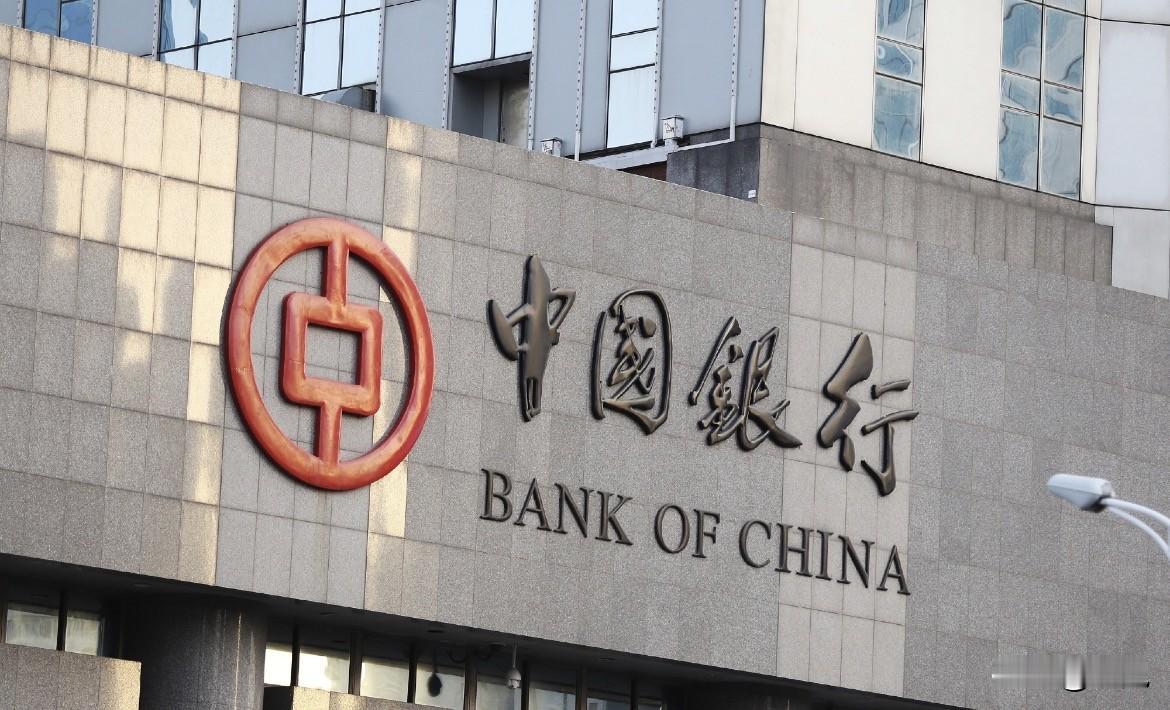 23.67亿的税，是靠银行员工出1块钱凑出来的。

对，你没看错。1块钱。

审