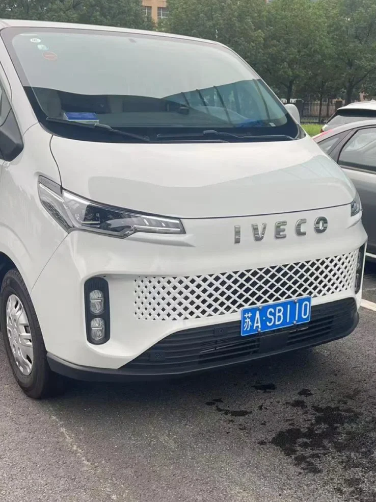 感觉几天不见现在依维柯突然长这样了