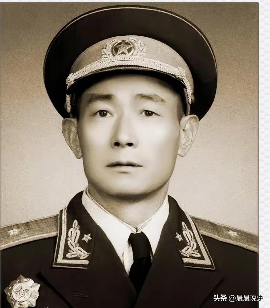 1937年陈赓提拔查玉升：先闯两道生死关，才配当团长
 
1937年，陈赓把38