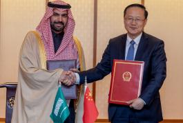 真没想到，美国欠中国的钱还不上，中国居然把“欠条”转手卖给另一个也欠美国钱的国家