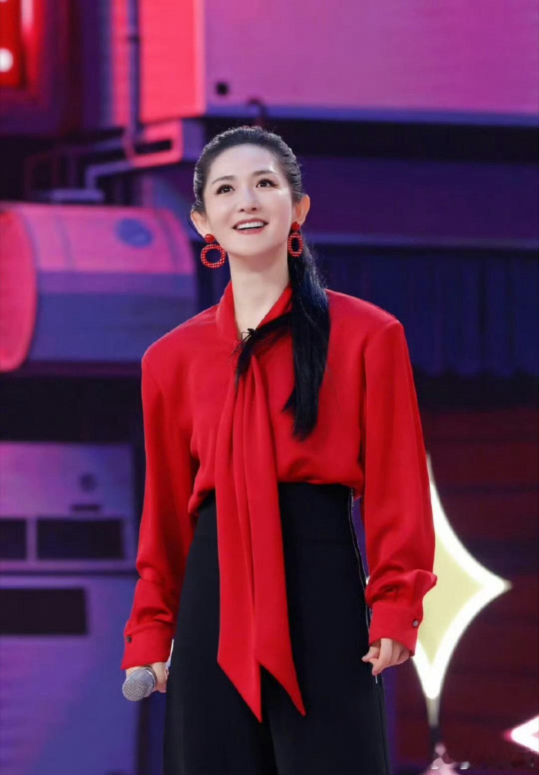 粉丝给谢娜做的开播图 姐姐当家谢娜粉丝是梗王本王吧！《姐姐当家》开播图戳中所有笑