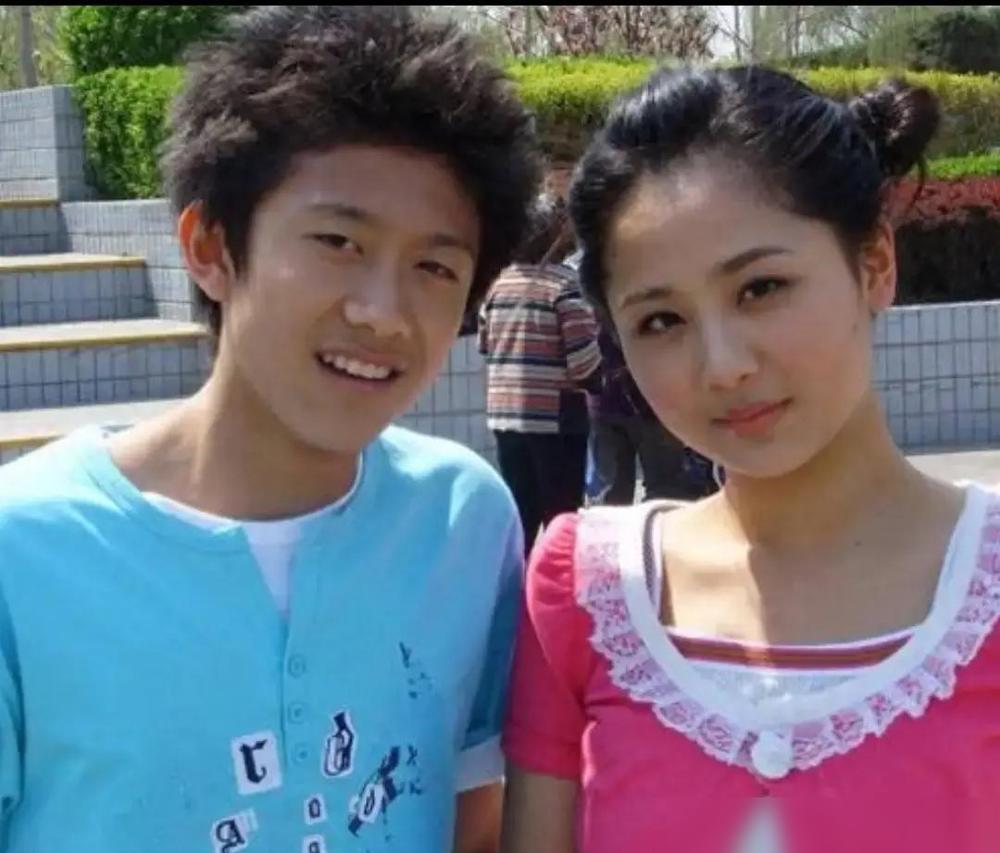 21年，杨紫张一山：比爱更铁，比亲更自由。
攻击像潮水般淹没她，全世界都在质疑